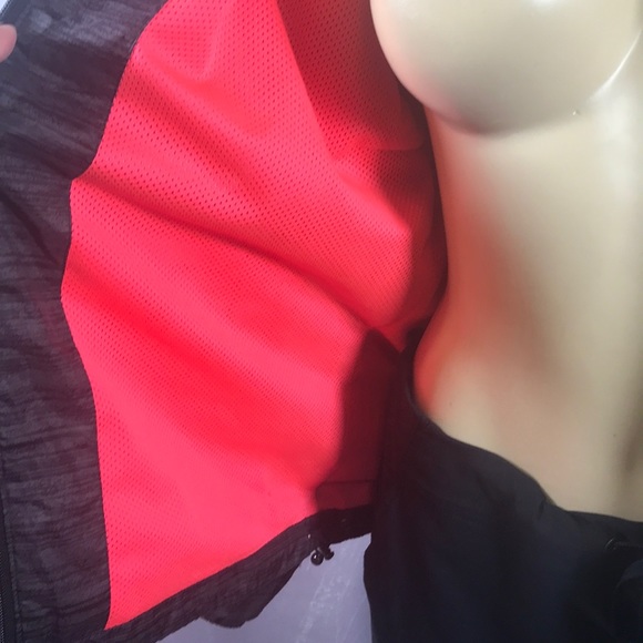 New Balance wind breaker Size L 💓 - Picture 7 of 9